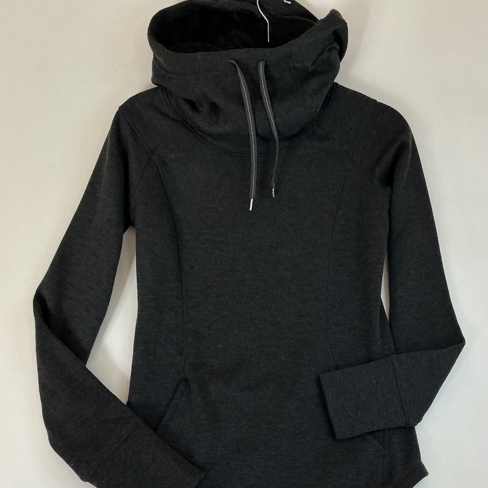 NWT MArmot Women’s Gray funnel Neck hoodie Size S/P
